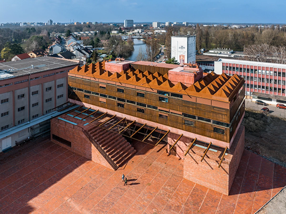 GAMPA a Sféra, Pardubice